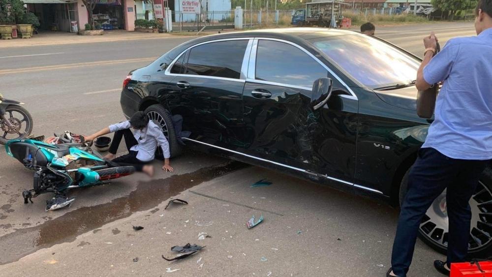 Chiếc xe siêu sang Mercedes-Maybach S-Class hư hỏng khả nặng nề Chiếc xe siêu sang Mercedes-Maybach S-Class hư hỏng khả nặng nề