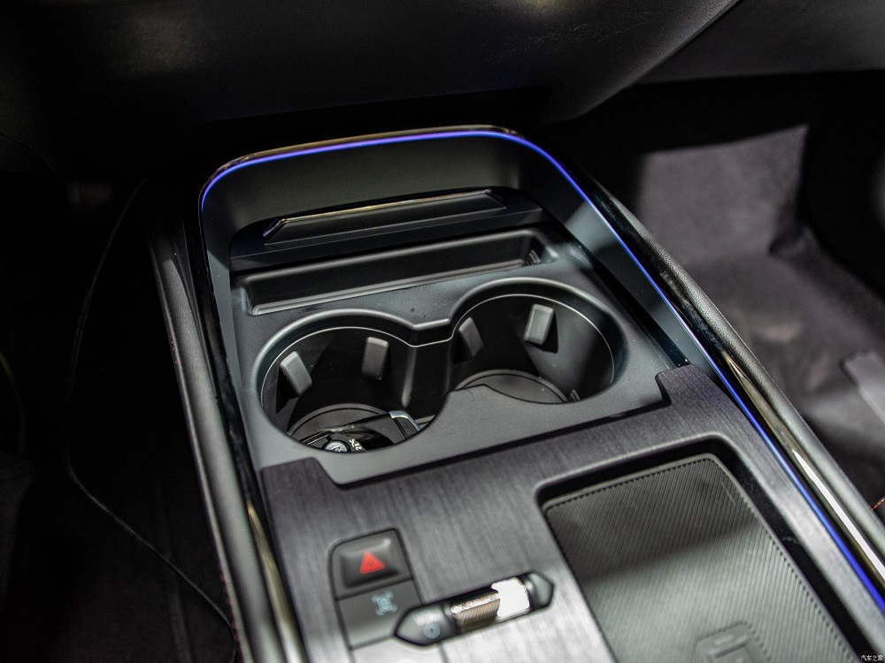 Cụm điều khiển trung t&acirc;m của Ford Mondeo 2022