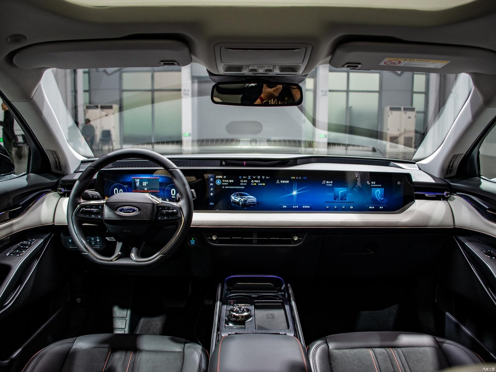Kh&ocirc;ng gian nội thất xịn s&ograve; của Ford Mondeo 2022