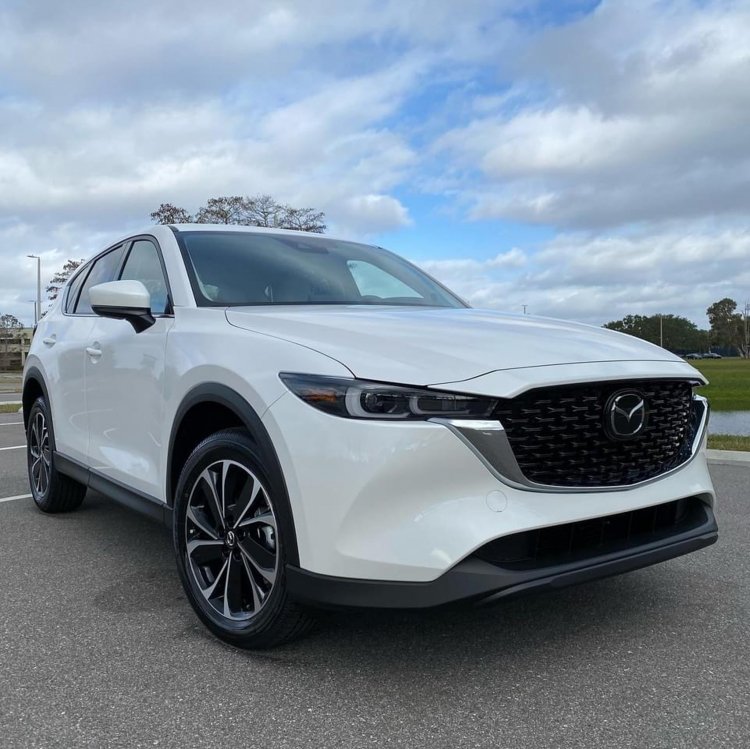 Một chiếc Mazda CX-5 2022 xuất hiện tại đại lý ở Mỹ