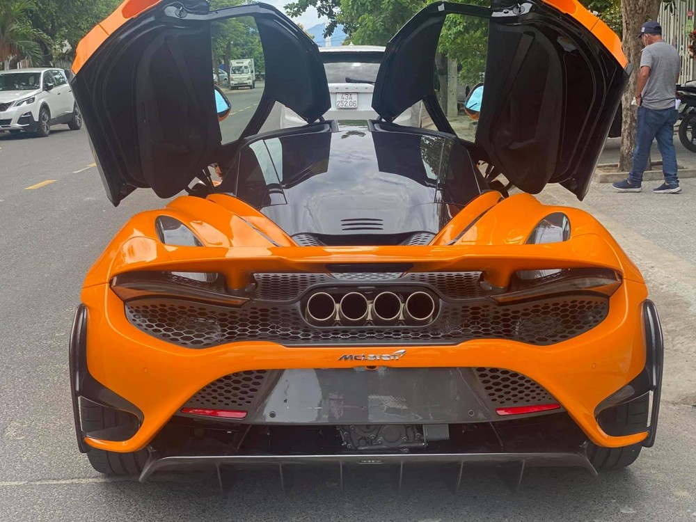 C&ograve;n đ&acirc;y l&agrave; thiết kế đu&ocirc;i xe McLaren 765LT