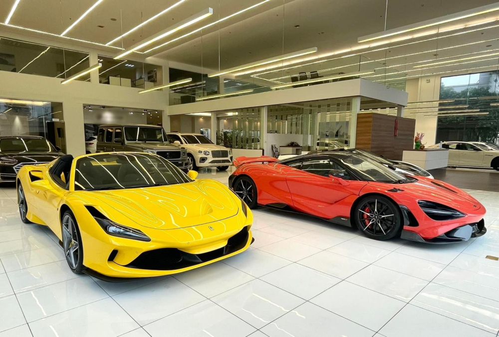McLaren 650S Spider m&agrave;u trắng, Ferrari F8 Spider m&agrave;u v&agrave;ng v&agrave; McLaren 765LT m&agrave;u đỏ cam