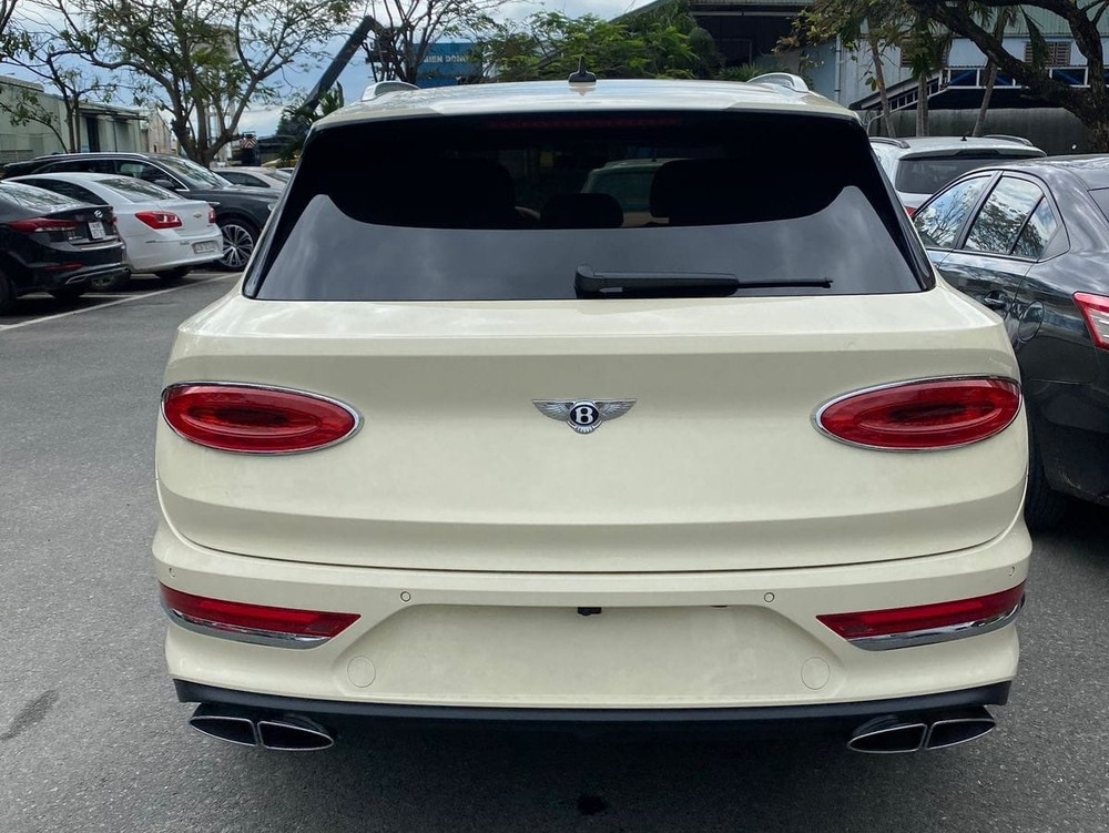 Thiết kế đuôi xe Bentley Bentayga V8 Thiết kế đuôi xe Bentley Bentayga V8