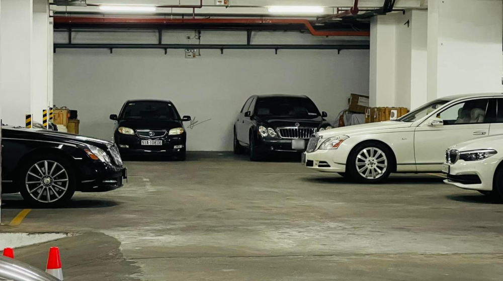3 chiếc xe si&ecirc;u sang Maybach 62S cực đỉnh của 1 doanh nh&acirc;n ở S&agrave;i th&agrave;nh