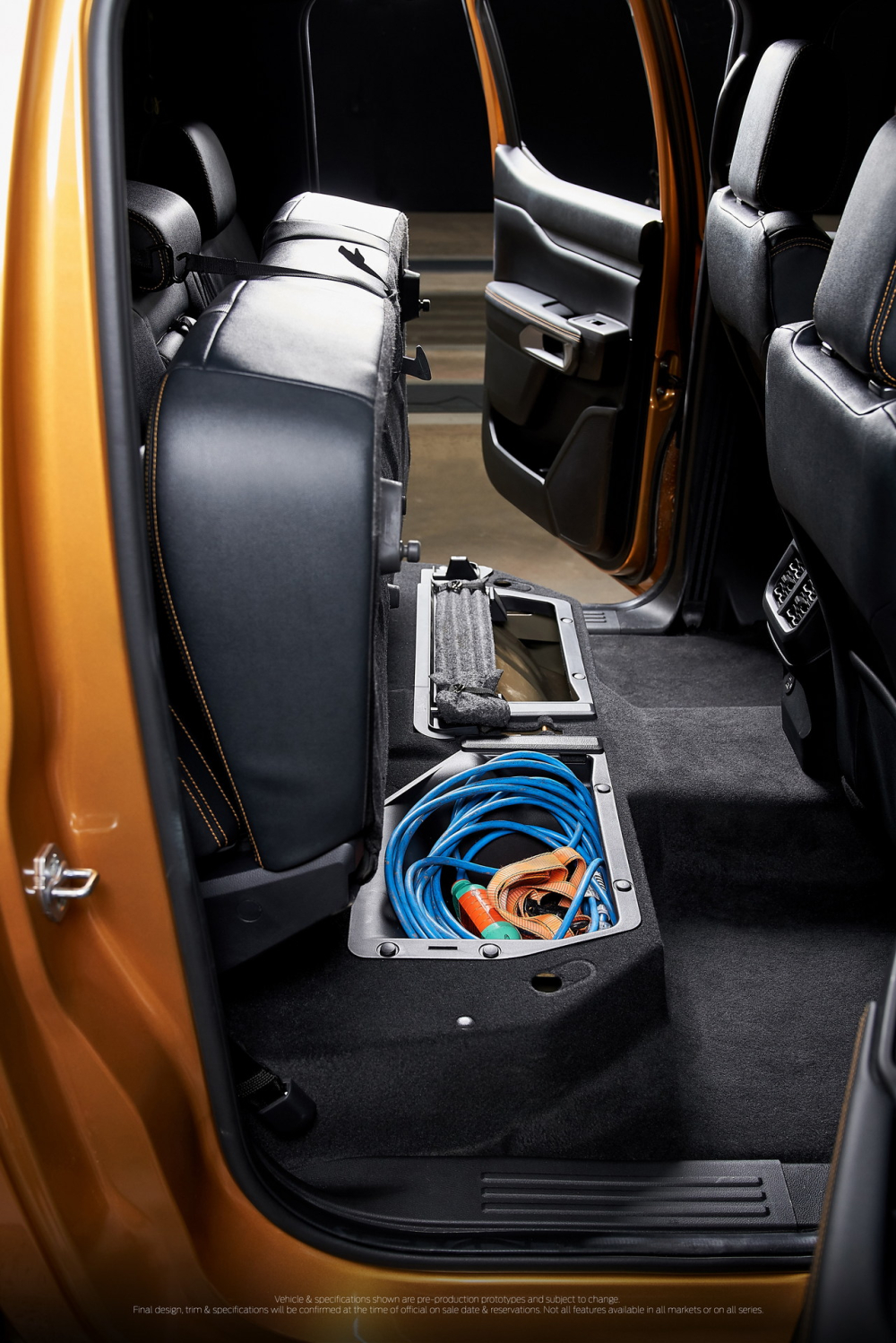 Ngăn chứa đồ bên dưới ghế sau của Ford Ranger 2022 Ngăn chứa đồ bên dưới ghế sau của Ford Ranger 2022