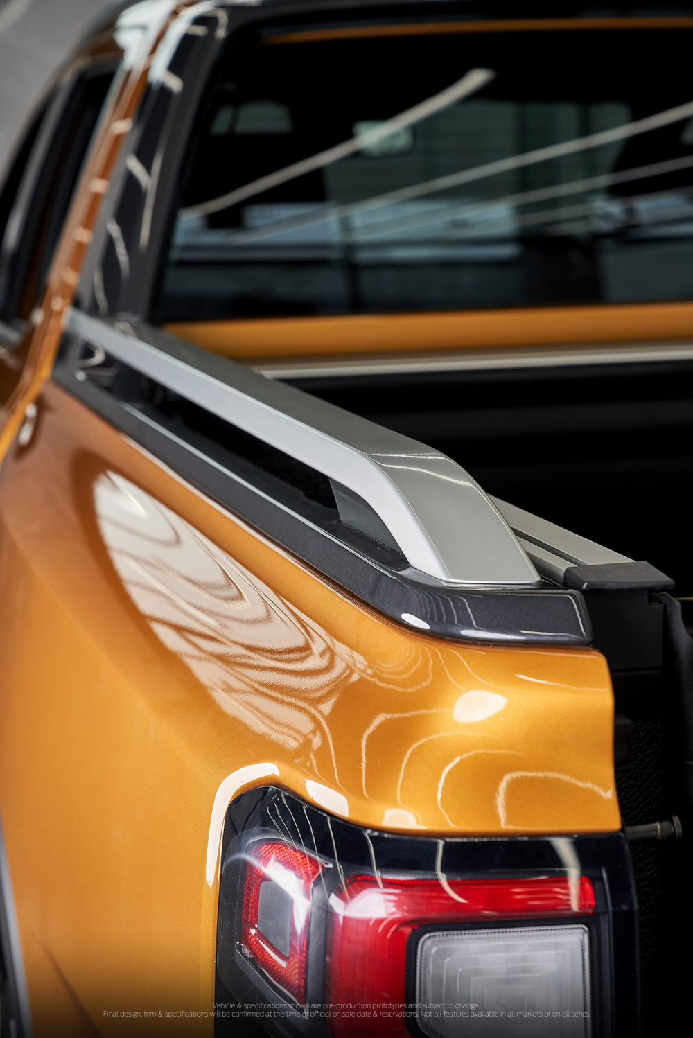 Thanh buộc đồ trên thành thùng sau của Ford Ranger 2022 Thanh buộc đồ trên thành thùng sau của Ford Ranger 2022