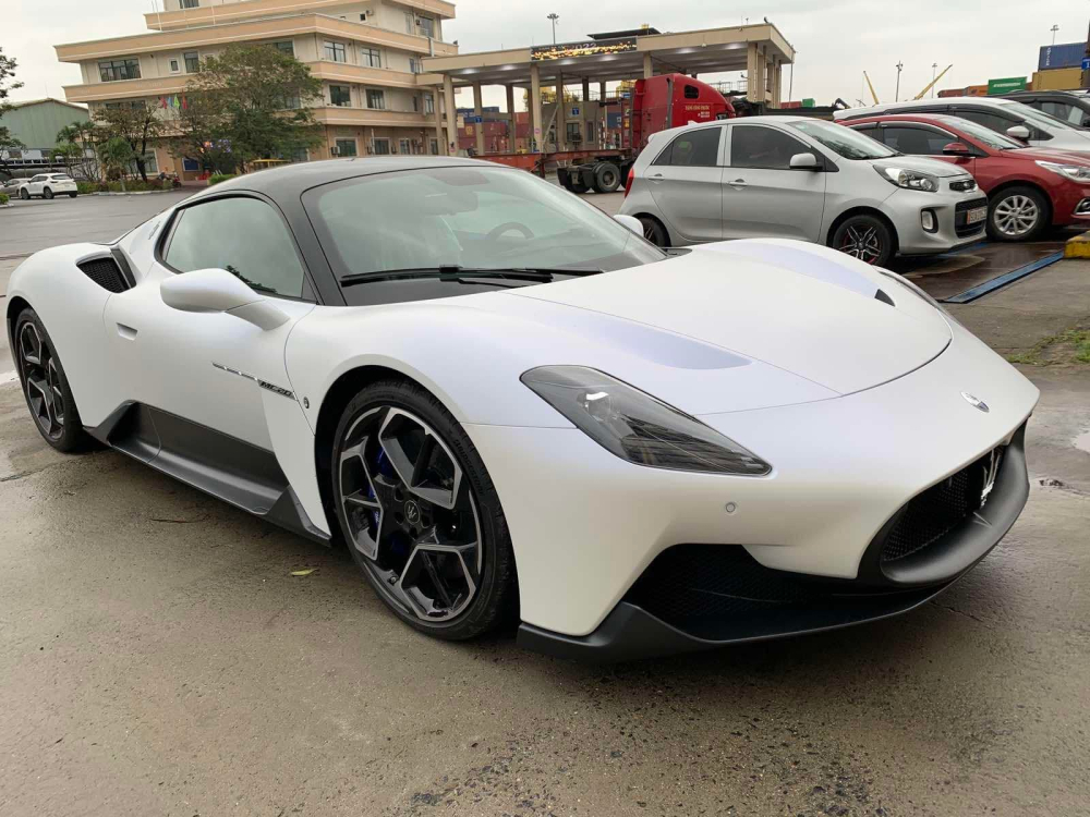 Siêu xe Maserati MC20 lúc cập bến cảng Tiên Sa, Đà Nẵng Siêu xe Maserati MC20 lúc cập bến cảng Tiên Sa, Đà Nẵng
