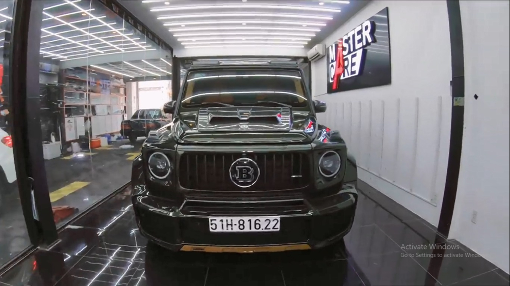 Chiếc xe Mercdes-AMG G63 được đổi sang màu sơn xanh rêu Chiếc xe Mercdes-AMG G63 được đổi sang màu sơn xanh rêu