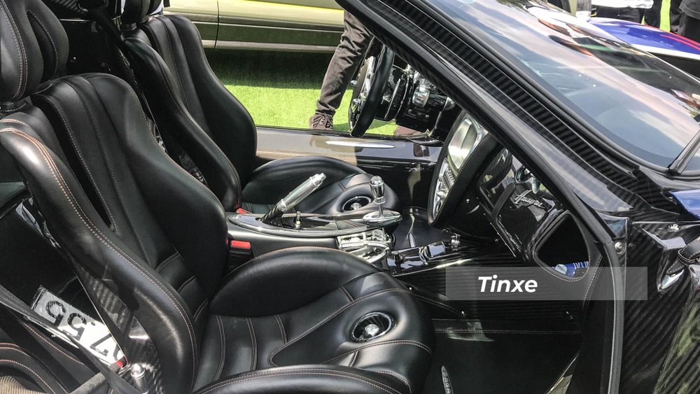 Còn đây là nội thất xe Pagani Huayra của Minh Còn đây là nội thất xe Pagani Huayra của Minh Nhựa