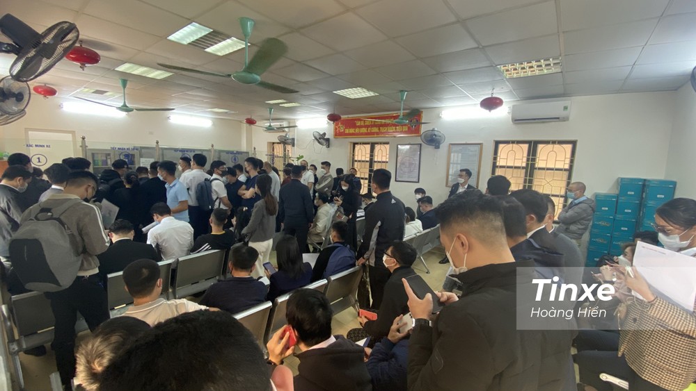 Việc đăng k&yacute; chậm cho xe mới sẽ bị xử phạt trong trường hợp chậm nộp thuế, ph&iacute; v&agrave; khi xe tham gia giao th&ocirc;ng.