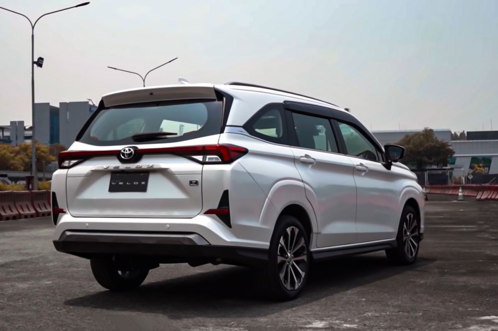 Thiết kế đuôi xe của Toyota Veloz 2022.