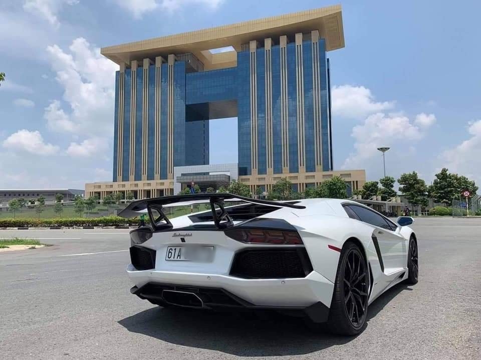 Chiếc si&ecirc;u xe Lamborghini Aventador LP700-4 của 8X B&igrave;nh Dương mang m&agrave;u trắng