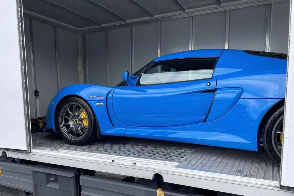 H&igrave;nh ảnh xe Lotus Exige Sport 420 Final Edition l&uacute;c c&ograve;n vận chuyển tại nước ngo&agrave;i