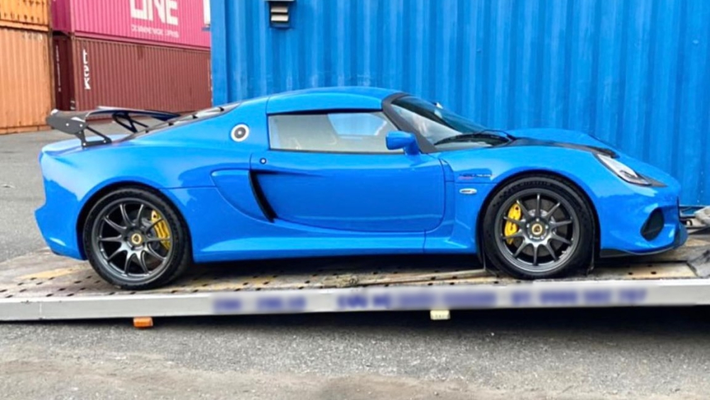 C&ograve;n đ&acirc;y l&agrave; h&igrave;nh ảnh Lotus Exige Sport 420 giới hạn đầu ti&ecirc;n về Việt Nam ăn Tết