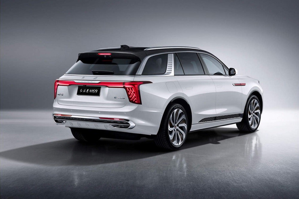 Cận cảnh đu&ocirc;i xe Hồng Kỳ E-HS9 2022