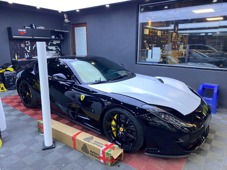Ferrari 812 Superfast chuẩn bị thay &aacute;o để trở th&agrave;nh ch&uacute; bạch m&atilde;