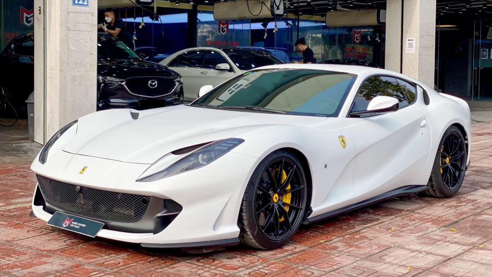 Chỉ c&oacute; 2 chiếc si&ecirc;u xe Ferrari 812 Superfast được mang về nước