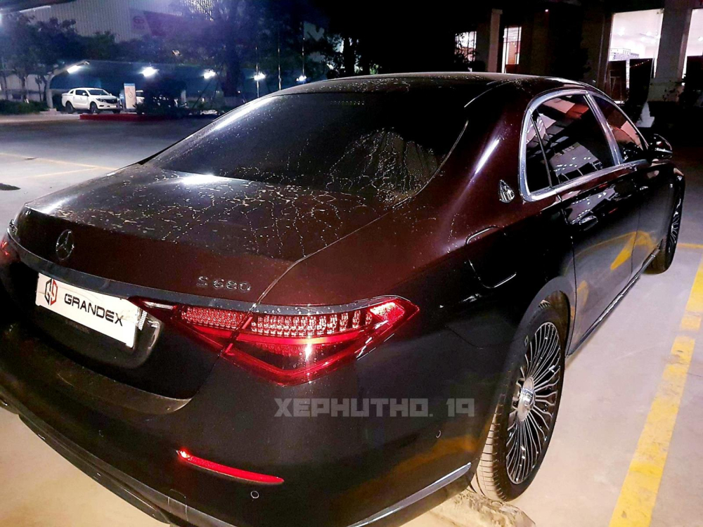 Chiếc xe si&ecirc;u sang Mercedes-Maybach S680 2022 n&agrave;y c&oacute; 2 m&agrave;u sơn