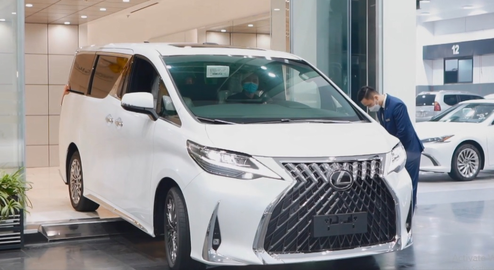 Thiết kế ngoại thất xe Lexus LM 350 4 chỗ của con trai Bầu Hiển mới mua