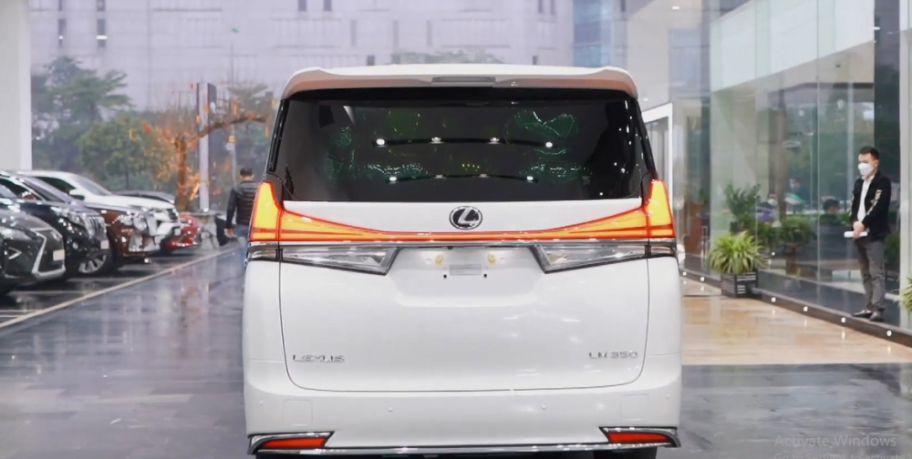 Còn đây là thiết kế đuôi xe
