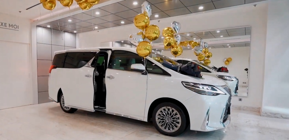 Sau 3 tháng lên chức Phó TGĐ Ngân hàng SHB, con trai Bầu Hiển chi hơn 9 tỷ đồng sở hữu xe Lexus LM 350