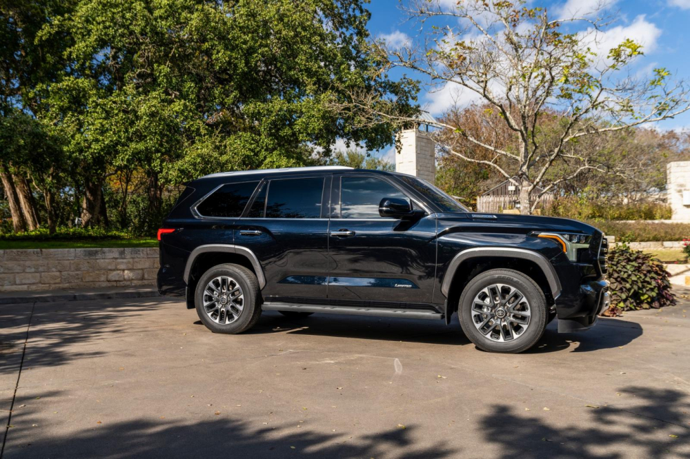 SUV cỡ lớn Toyota Sequoia 2022 tr&igrave;nh l&agrave;ng, đối đầu Ford Expedition v&agrave; Jeep Wagoneer 