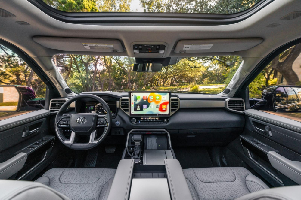 Kh&ocirc;ng gian nội thất của Toyota Sequoia 2022
