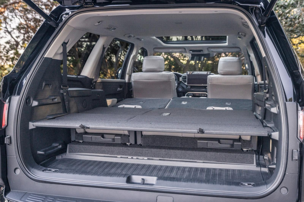 Gi&aacute; chở đồ của Toyota Sequoia 2022 c&oacute; 3 nấc để thay đổi độ cao