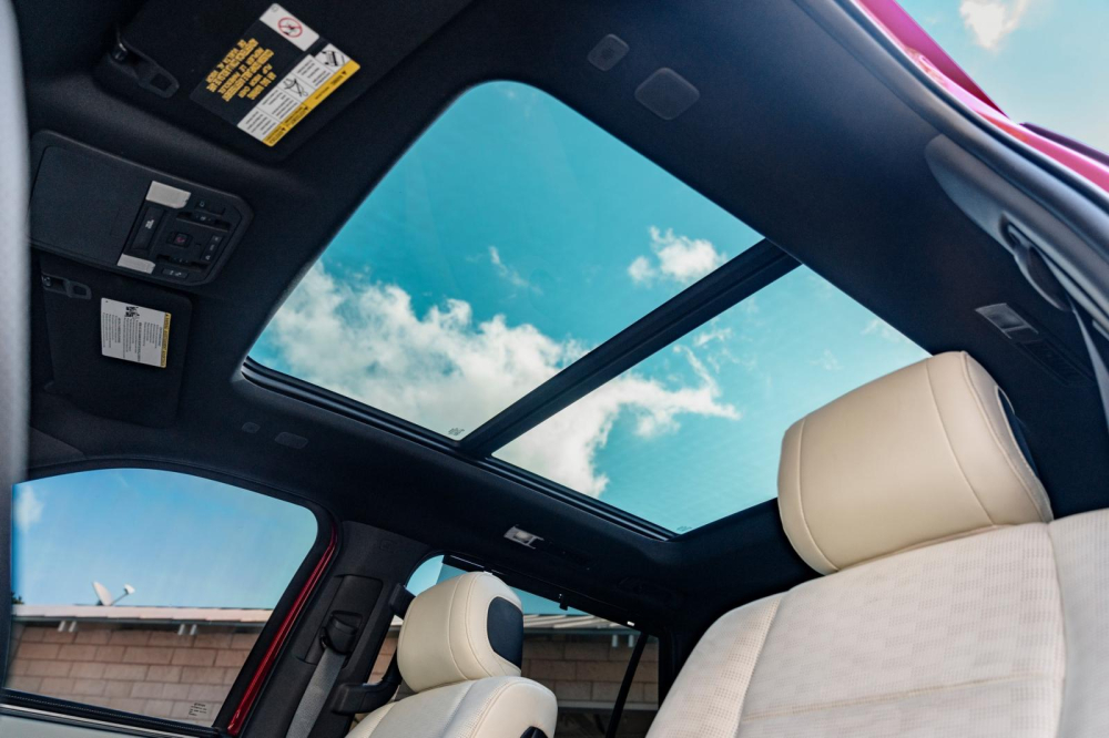 Cửa sổ trời của Toyota Sequoia 2022