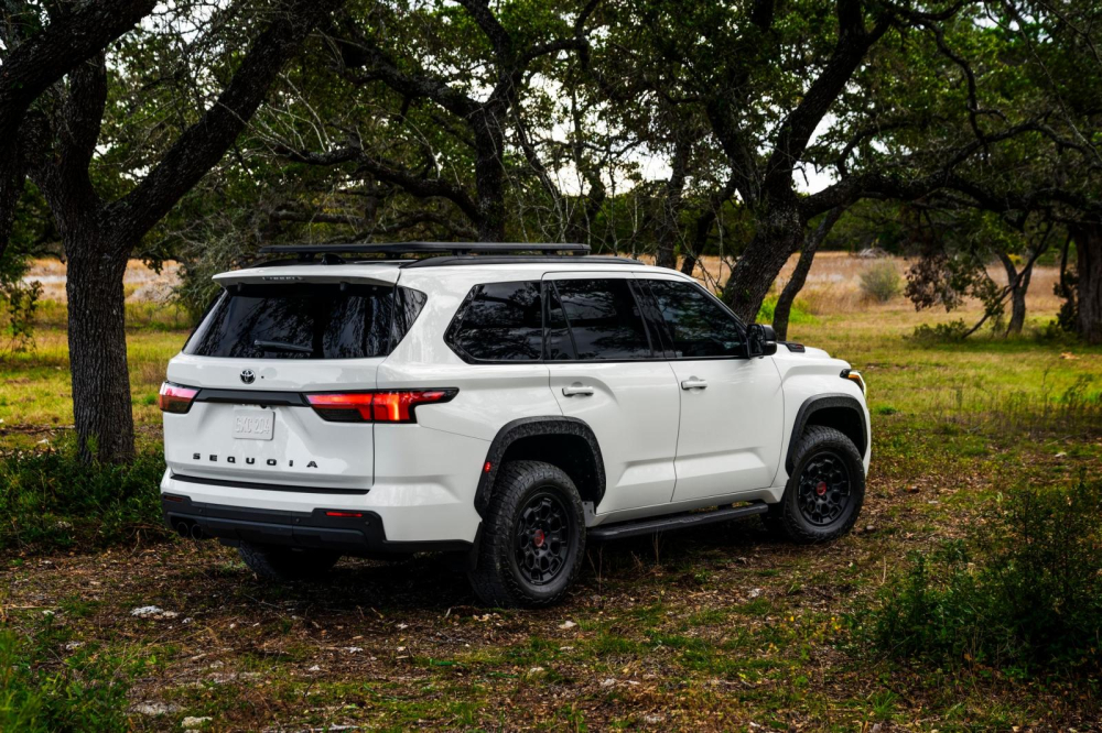 Thiết kế đằng sau của Toyota Sequoia TRD Pro 2022 Thiết kế đằng sau của Toyota Sequoia TRD Pro 2022
