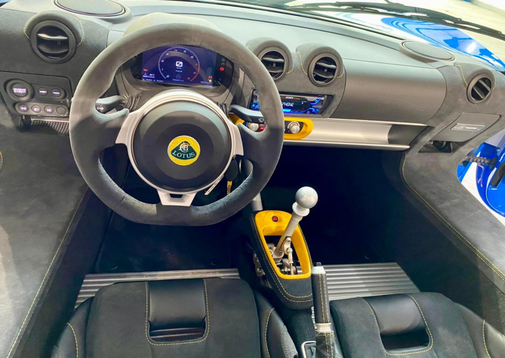 Nội thất xe Lotus Exige Sport 420 Final Edition đầu ti&ecirc;n về nước