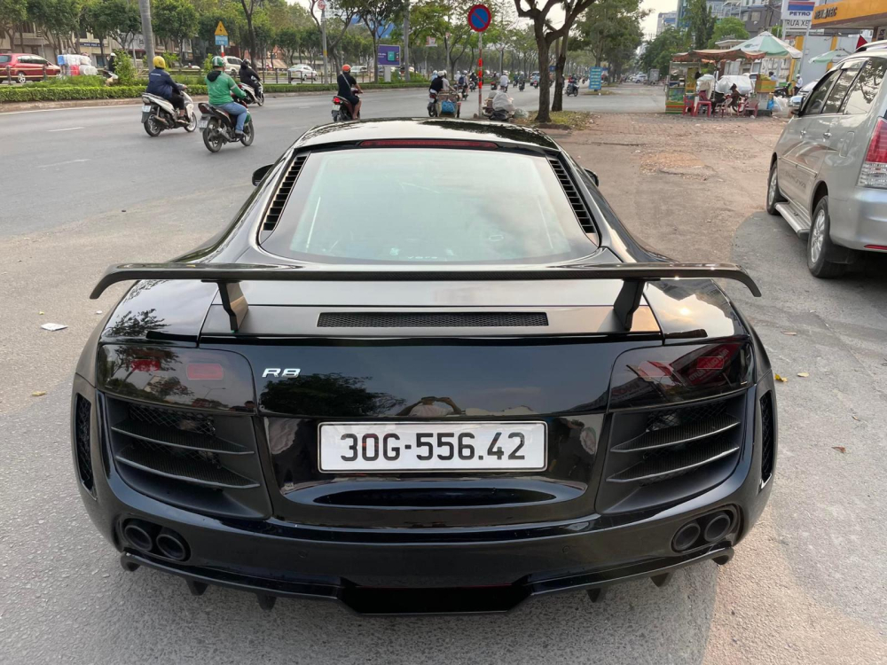 Chiếc xe Audi R8 độ Prior Design sẽ sớm được vận chuyển ra H&agrave; Nội