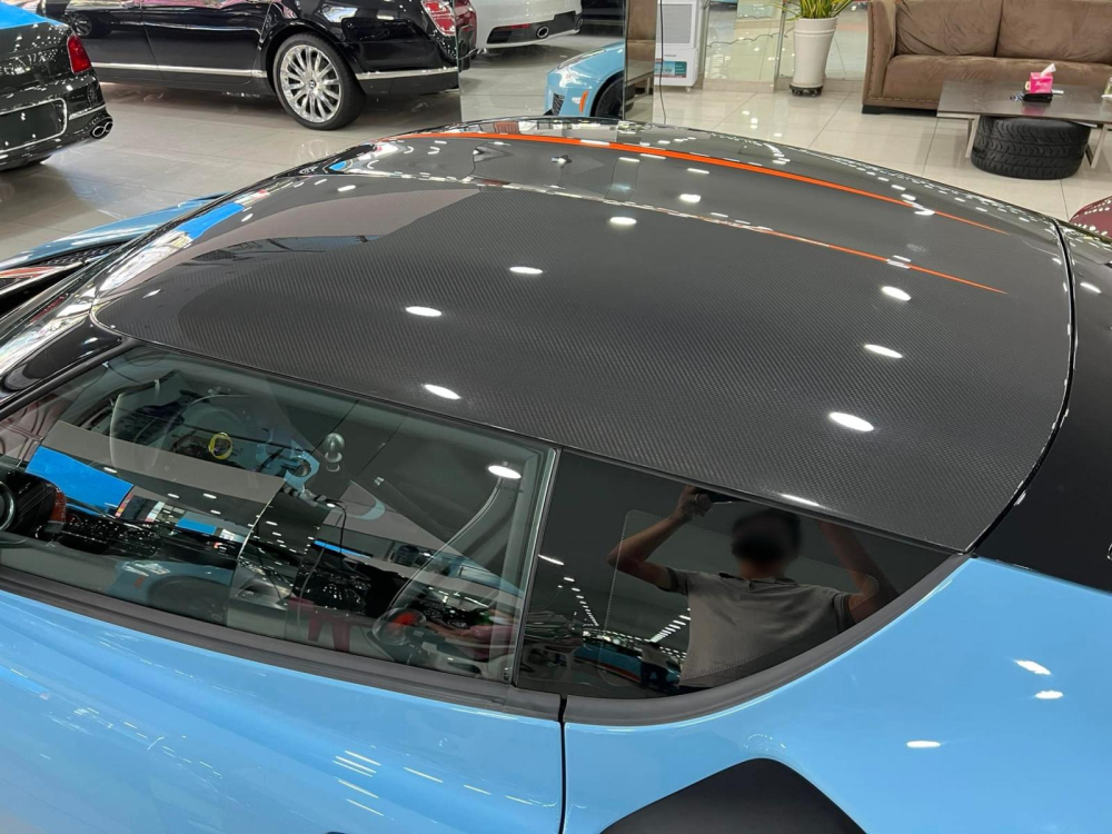 Mui xe l&agrave;m từ carbon