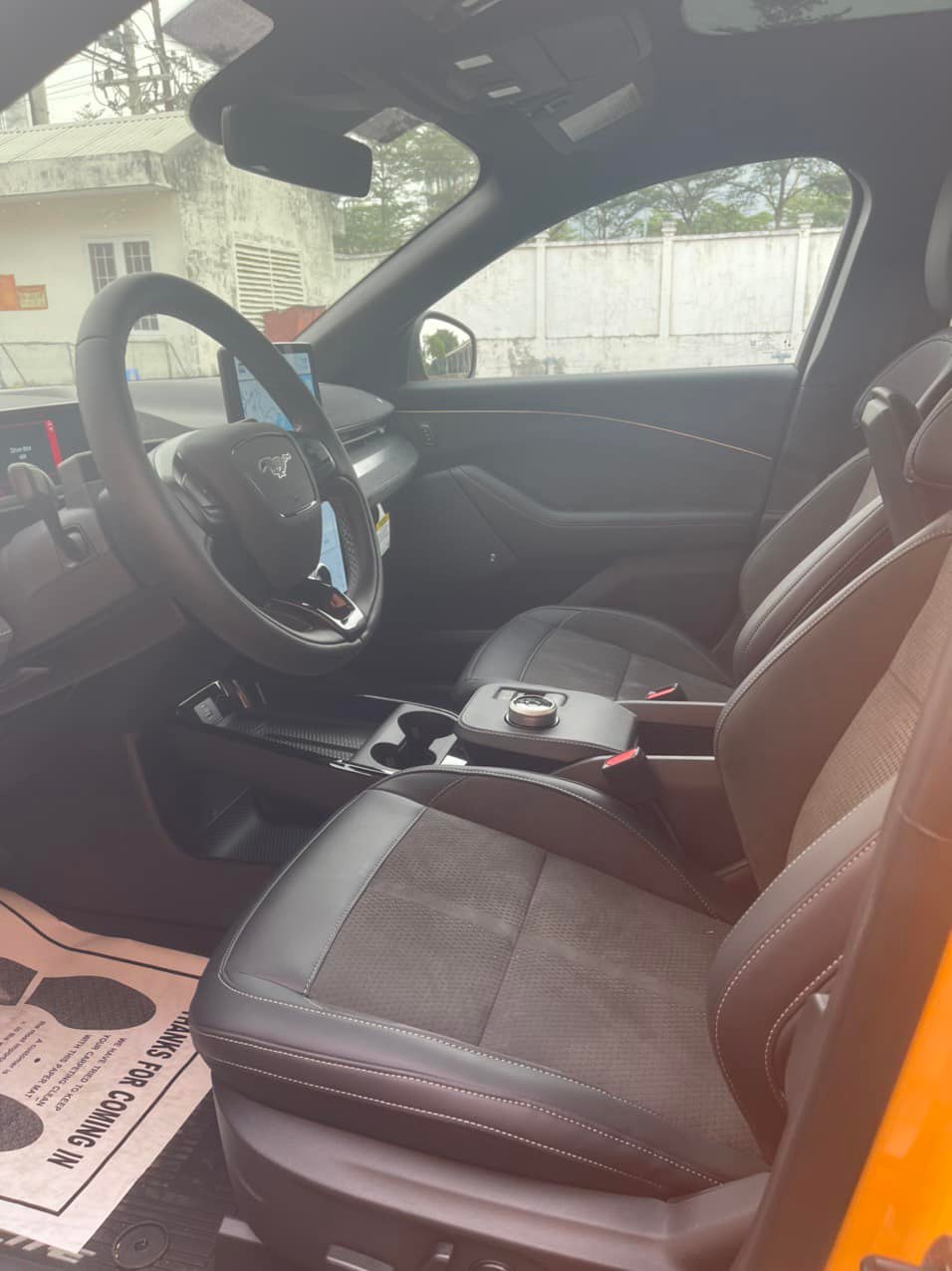Cận cảnh khoang l&aacute;i của xe Ford Mustang Mach-E GT đầu ti&ecirc;n về Việt Nam