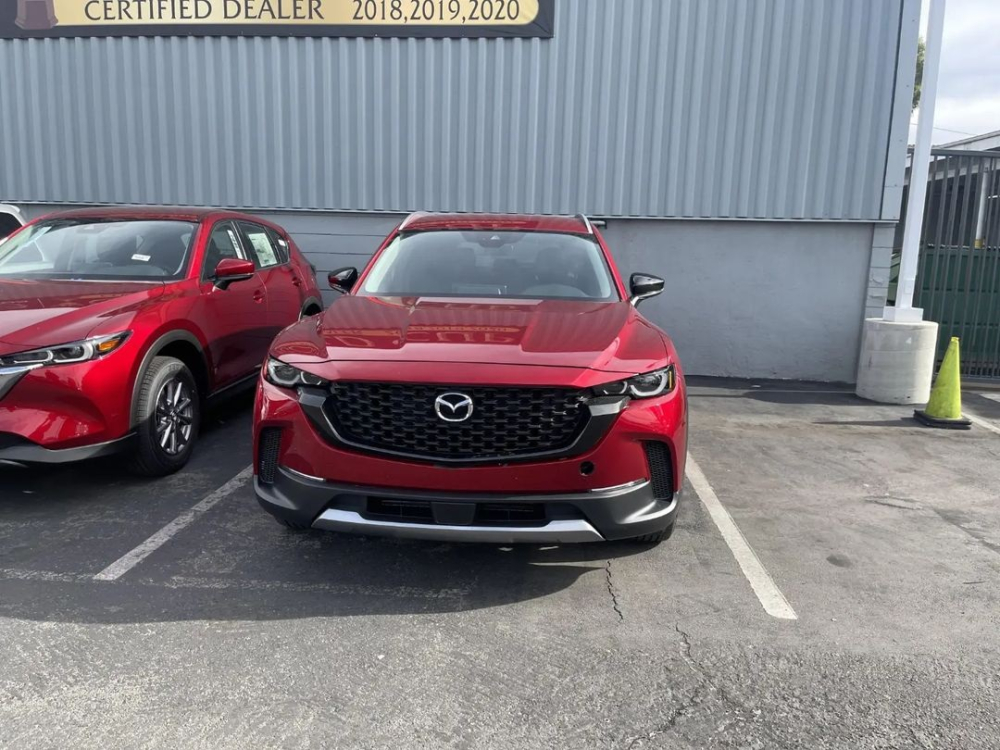 Cận cảnh thiết kế đầu xe của Mazda CX-50 2022