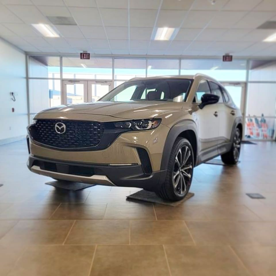 Mazda CX-50 2022 sơn màu vàng cát dành riêng cho xe