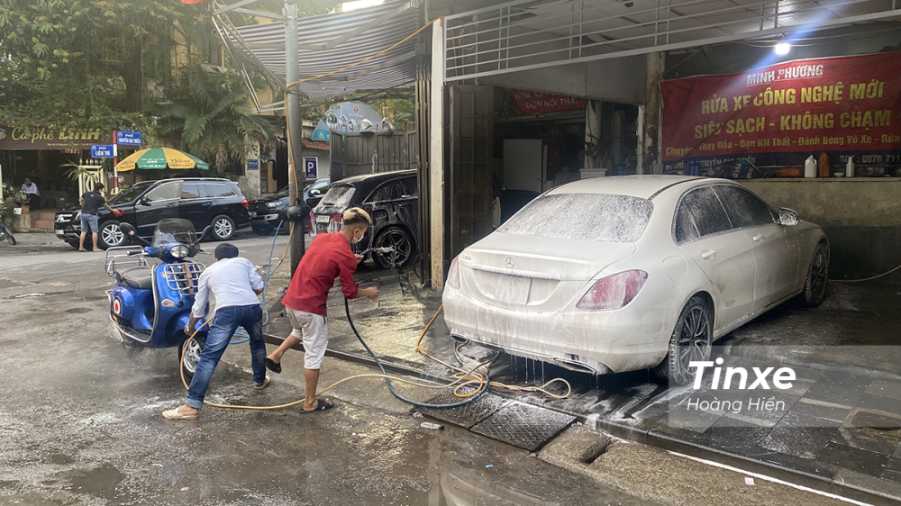 Dự đo&aacute;n gi&aacute; rửa xe cận Tết c&oacute; thể l&ecirc;n tới 200.000 VNĐ/xe &ocirc; t&ocirc;.
