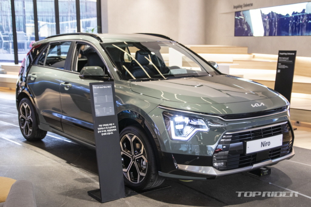 SUV cỡ C sắp bán ở Đông Nam Á Kia Niro 2022 được gần 18.000 khách đặt mua chỉ trong 3 ngày SUV cỡ C sắp bán ở Đông Nam Á Kia Niro 2022 được gần 18.000 khách đặt mua chỉ trong 3 ngày