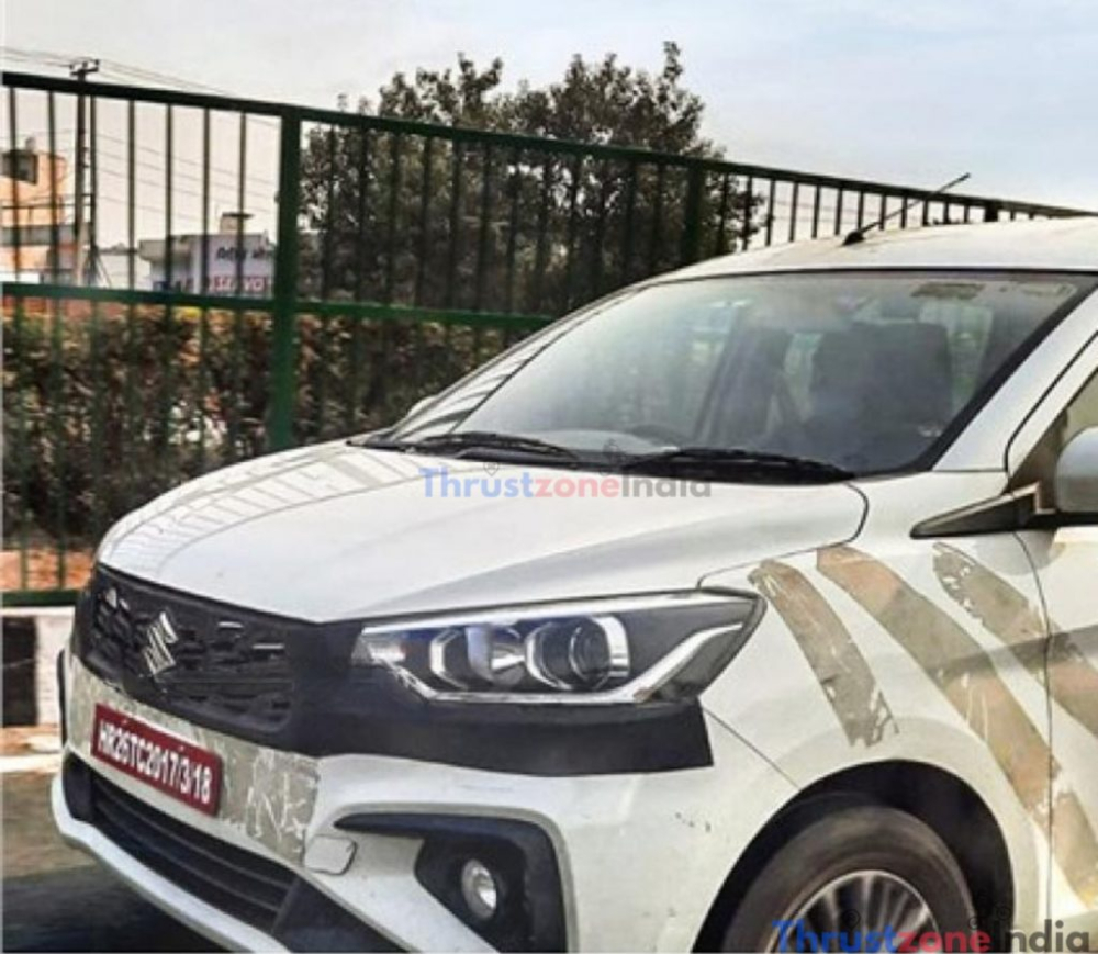 Thiết kế đầu xe của Suzuki Ertiga 2022 tr&ecirc;n đường thử