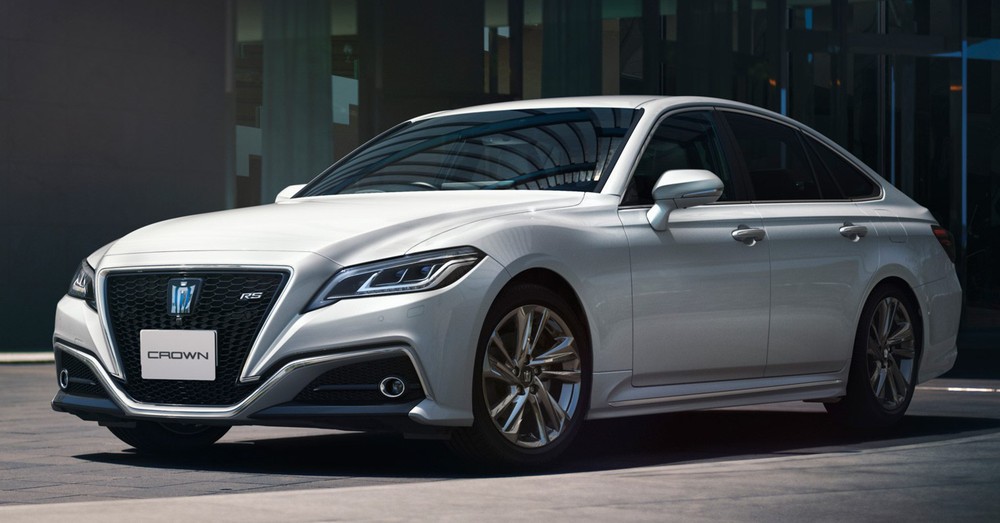 Toyota Crown thế hệ thứ 15 hiện đang bán tại Nhật Bản Toyota Crown thế hệ thứ 15 hiện đang bán tại Nhật Bản