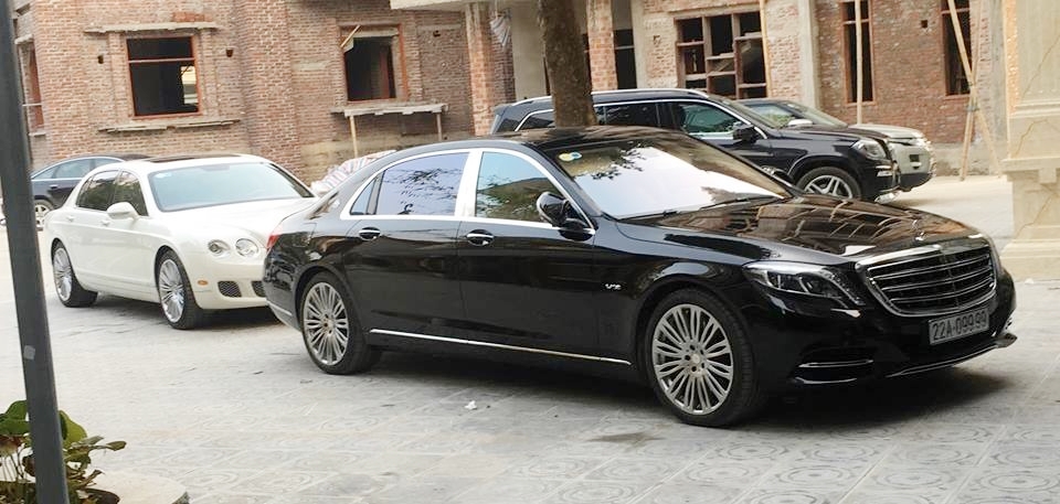 Đại gia Tuyên Quang sở hữu rất nhiều xe siêu sang như Rolls-Royce Ghost, Bentley Continental Flying Spur nhưng trong garage cũng phải có Merceds-Maybach S600 Đại gia Tuyên Quang sở hữu rất nhiều xe siêu sang như Rolls-Royce Ghost, Bentley Continental Flying Spur nhưng trong garage cũng phải có Merceds-Maybach S600