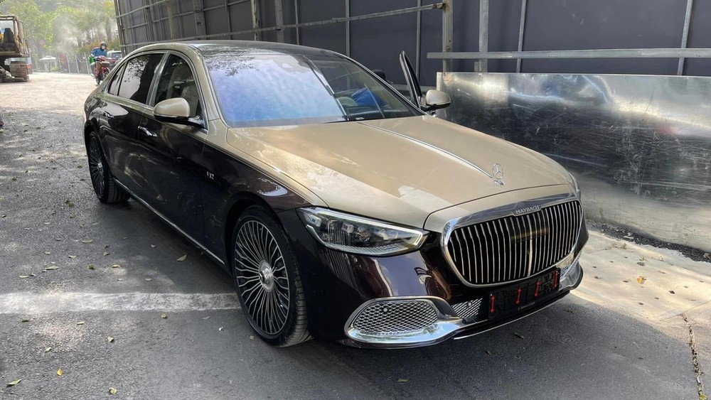 Và đây là 1 chiếc xe siêu sang Mercedes-Maybach S680 với cách phối 2 màu sơn rất đẹp Và đây là 1 chiếc xe siêu sang Mercedes-Maybach S680 với cách phối 2 màu sơn rất đẹp