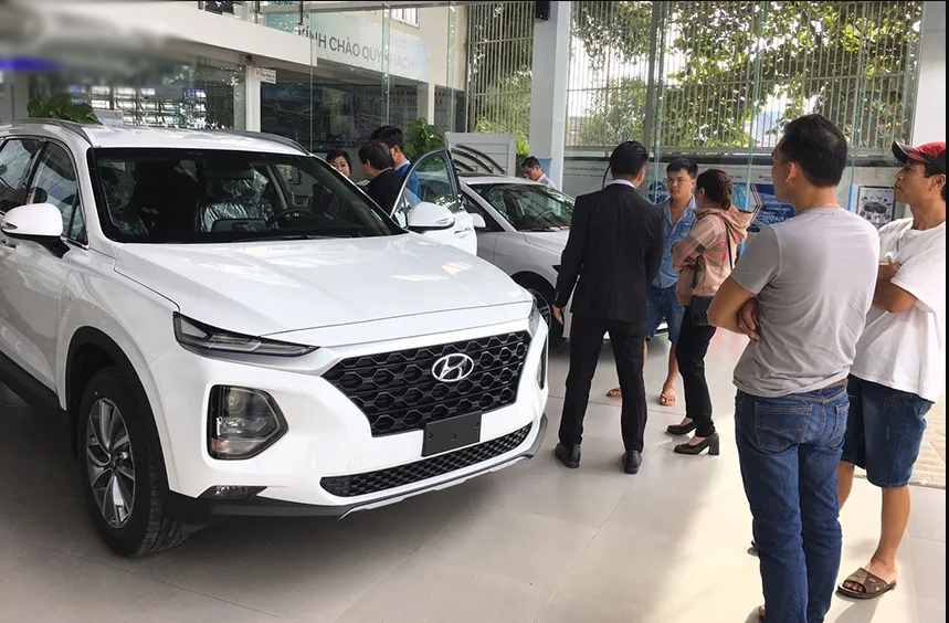 Nhiều người gặp phải những tình huống dở khóc, dở cười khi mua xe cuối năm