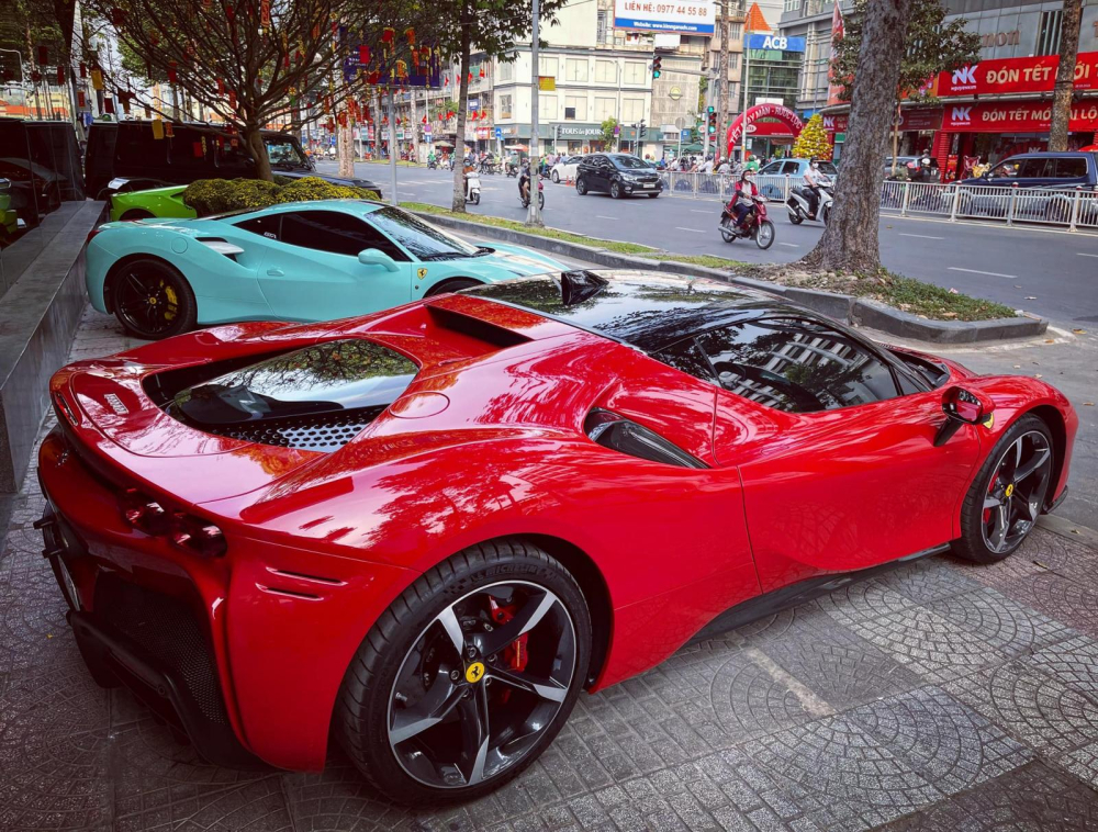 Cận cảnh nhan sắc si&ecirc;u xe Ferrari SF90 Stradale của Đức Huy