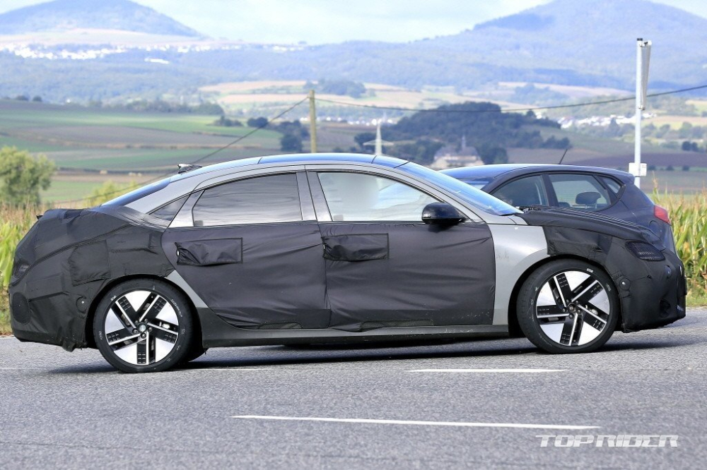 Hyundai Ioniq 6 l&agrave; sedan 4 chỗ