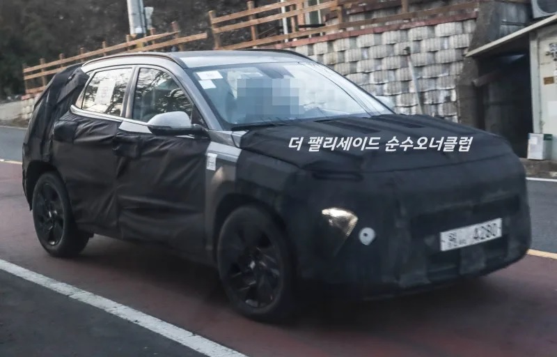 Hyundai Kona thế hệ mới bị bắt gặp trên đường phố