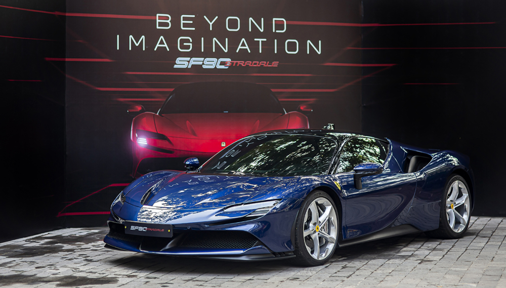 Ferrari SF90 Stradale đã có mặt tại Hà Nội để khách hàng miền Bắc có thể trải nghiệm. Ferrari SF90 Stradale đã có mặt tại Hà Nội để khách hàng miền Bắc có thể trải nghiệm.