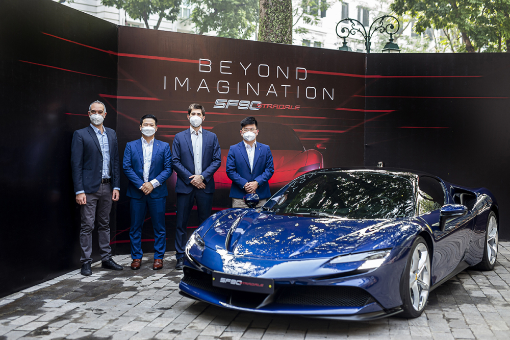 Ferrari SF90 Stradale là mẫu siêu xe đầu tiên của Ferrari sử dụng động cơ lai điện để có thể tối ưu về khả năng vận hành Ferrari SF90 Stradale là mẫu siêu xe đầu tiên của Ferrari sử dụng động cơ lai điện để có thể tối ưu về khả năng vận hành