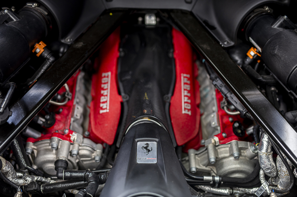 Ferrari đã trang bị cho SF90 Stradale khối động cơ xăng V8, tăng áp, dung tích 4.0 lít cùng 3 mô-tơ điện. Ferrari đã trang bị cho SF90 Stradale khối động cơ xăng V8, tăng áp, dung tích 4.0 lít cùng 3 mô-tơ điện.