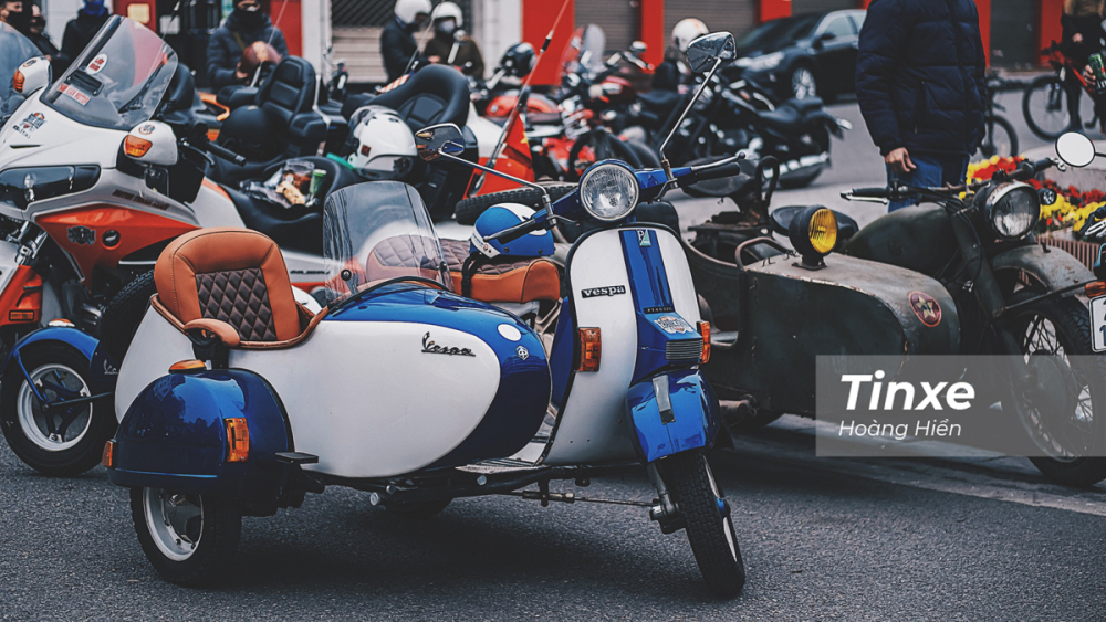 Trong ngày đầu năm mới Nhâm Dần, những chiếc xe sidecar đủ chủng loại xuất hiện khá nhiều.